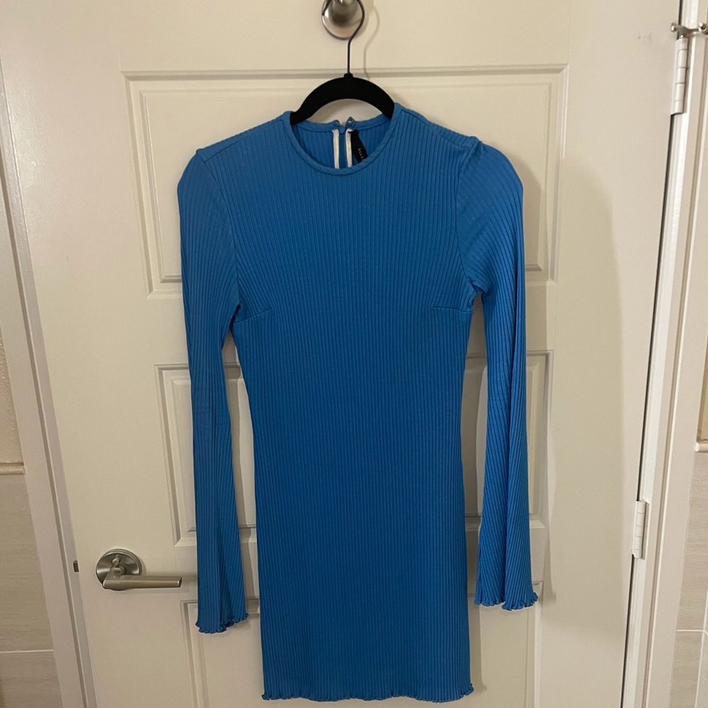 Stretch long-sleeve 70’s vibe dress